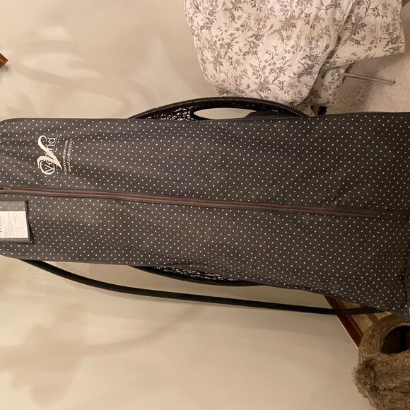 UNALTERED AND UNWORN Madison James MJ700 Wedding dress (size 6) - Picture 7 of 9